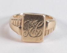 9ct gold signet ring, size D/E,3.8g.