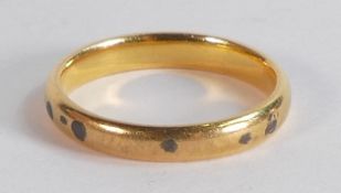 22ct gold wedding ring, size K,3.5g.