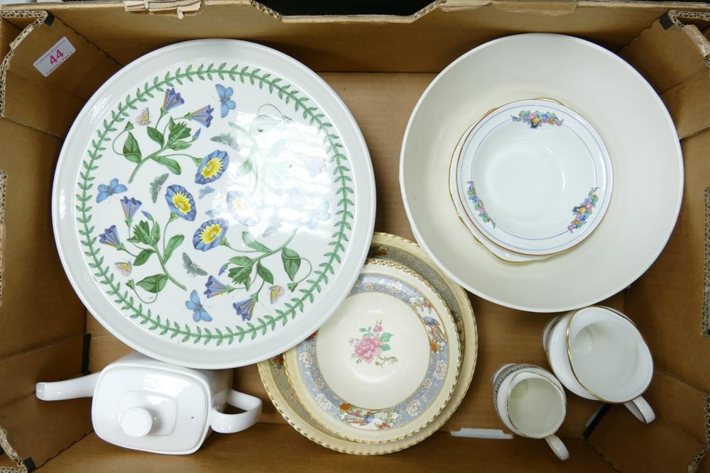 A mixed collection to include Portmeirion footed cake stand, Spode Vela Mour patterned fruit bowl