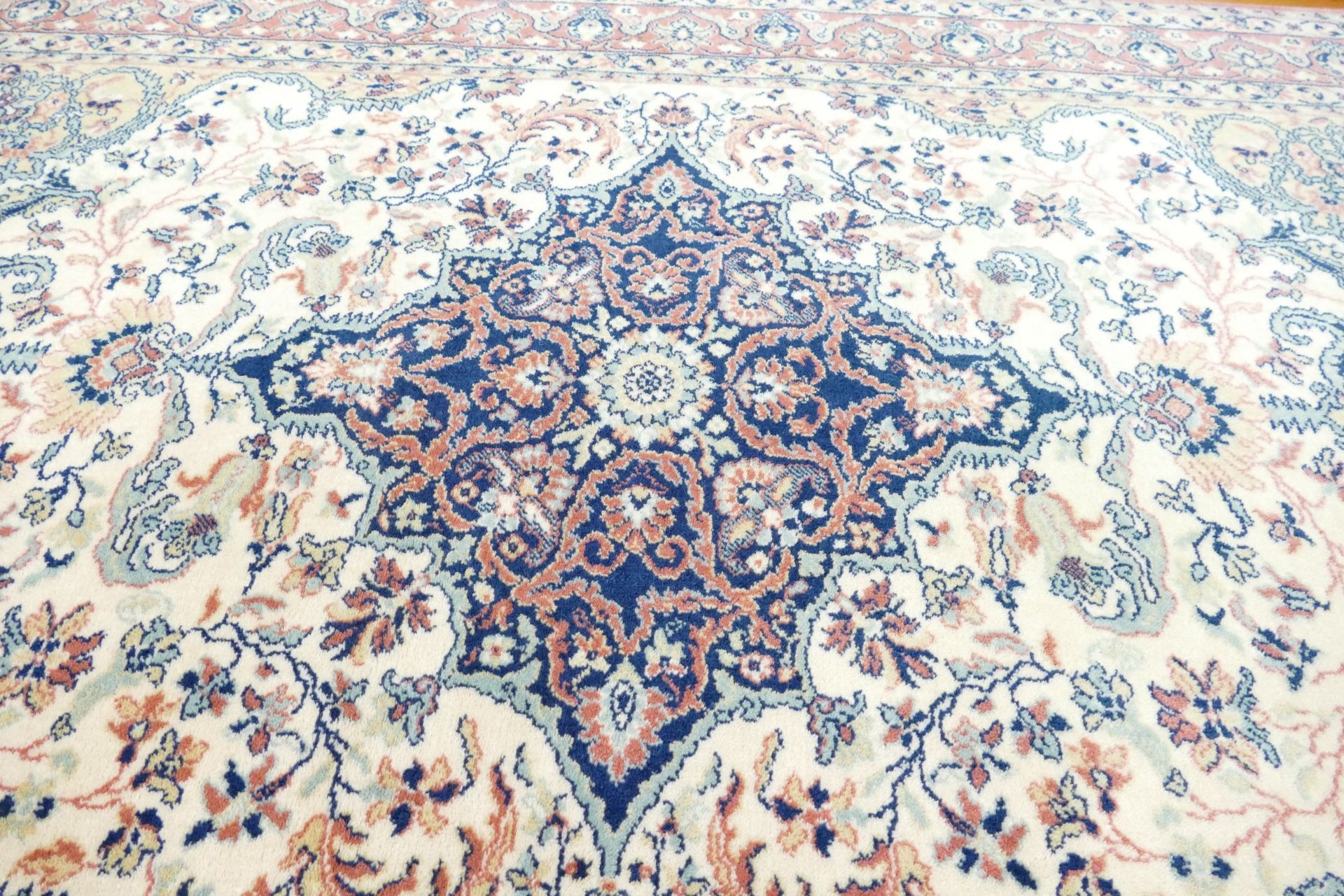 Hand Made Carpets Limited Super Keshan tasselled Carpet / Rug 200 x 140cm - Image 3 of 3