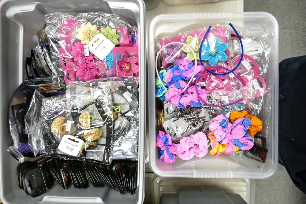 A quantity of ladies hair accessories to include head bands, bobbles, scrunches, clips etc ( 2