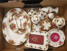 Royal Albert Old Country Roses pattern items to include an oval platter, 2 tier cake stand, 6