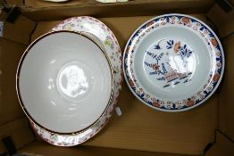 A collection of Wedgwood item to include 2 x Val Hoorne dishes & Bianca patterned oval platter