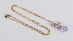 18ct gold purple & white glass drop pendant with 18ct gold necklace, 7.7g.