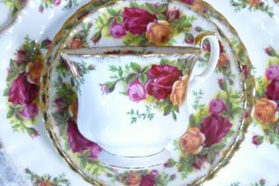 Royal Albert Old Country Roses dinner & tea set comprising - tea pot, sugar bowl & milk jug, 6 x