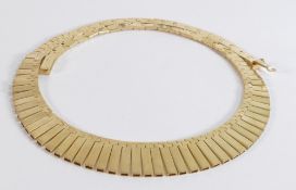 14ct gold / .585 necklet of Romanesque design, measuring 84cm wearable length, weight 26.06g.