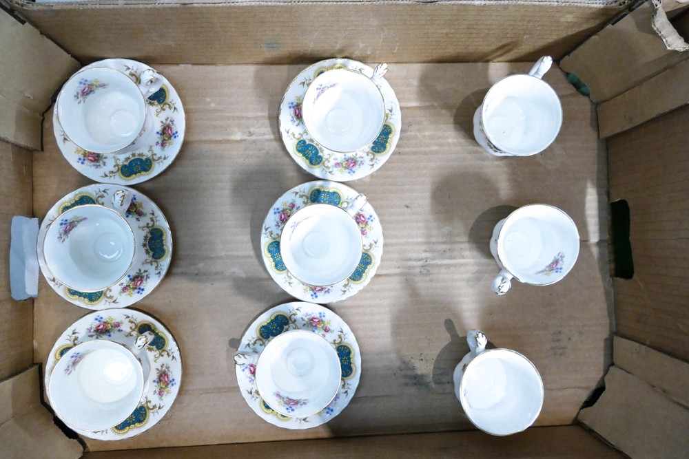 Royal Albert, Berkeley pattern tea and dinner ware to include six tea trios (one cup a/f) together - Image 5 of 8