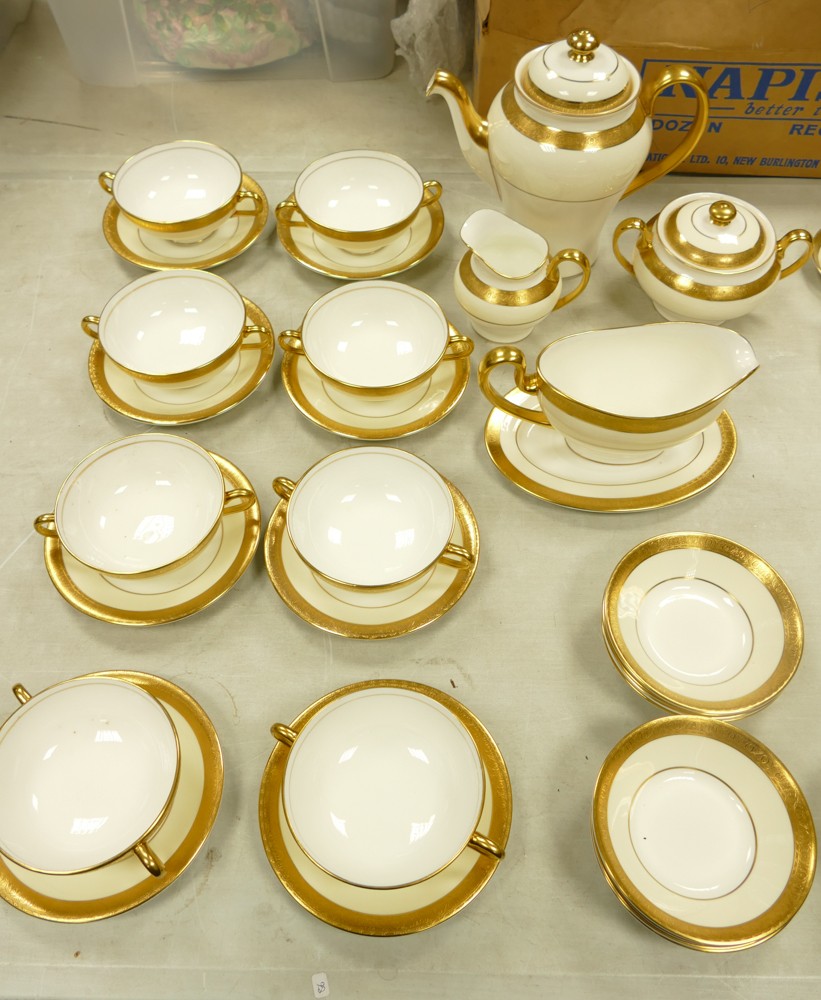 Extensive Minton Buckingham pattern dinner service including two lidded tureens, 8 x 19.5cm - Image 3 of 6