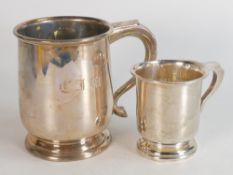 Two hallmarked silver tankards /mugs, 20th century. Gross weight 401.9g. Both with initials.