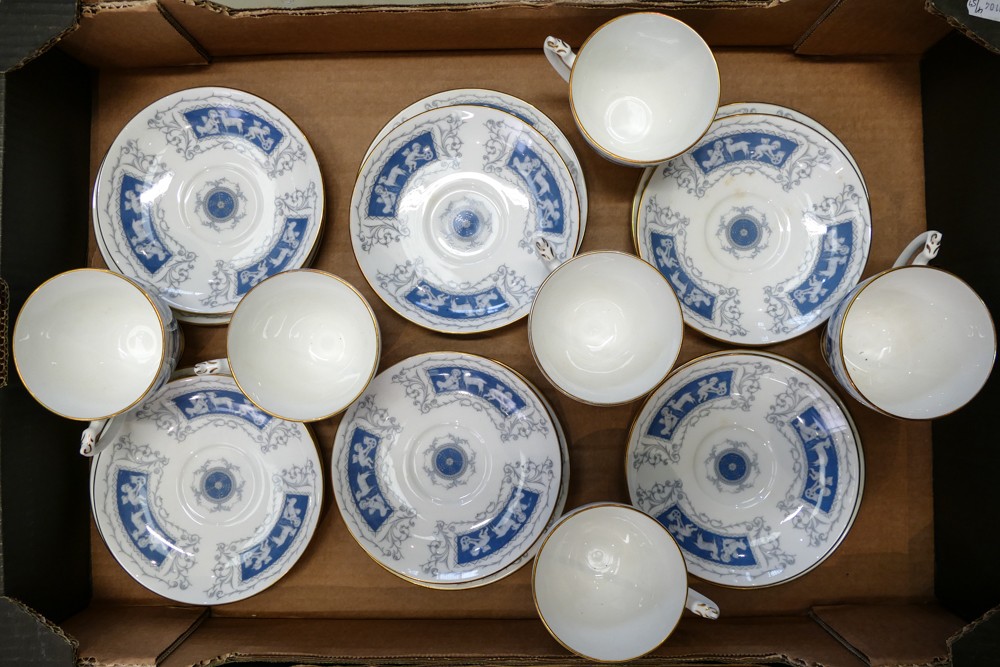 A large collection of Coalport Revelry pattern tea & coffee ware including 12 x trios, 6 coffee cans - Image 7 of 8