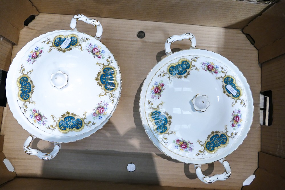 Royal Albert, Berkeley pattern tea and dinner ware to include six tea trios (one cup a/f) together - Image 6 of 8