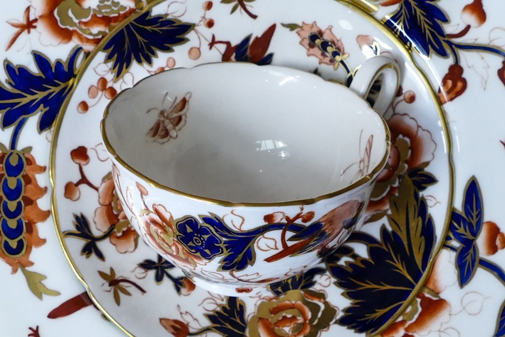 Coalport Hong Kong to include 6 coffee cans and saucers, cup & saucer, 4 rimmed bowls, 1 dinner