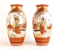 Meiji period (1868–1912), a pair of Japanese Kutani vases. Painted in polychrome Kutani palette with