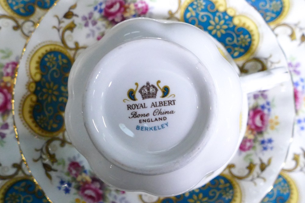 Royal Albert, Berkeley pattern tea and dinner ware to include six tea trios (one cup a/f) together - Image 7 of 8