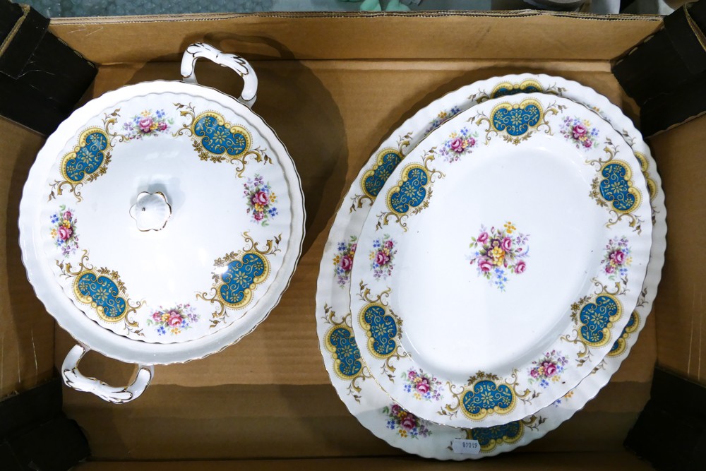 Royal Albert, Berkeley pattern tea and dinner ware to include six tea trios (one cup a/f) together - Image 2 of 8