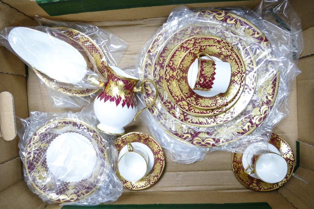De Lamerie Fine Bone China heavily gilded Floral Bells Burgundy pattern 27cm dinner plates x 4, 20cm - Image 2 of 3