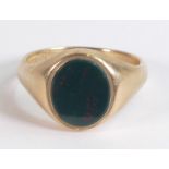 Gents hallmarked 9ct gold set oval bloodstone Ring size Z weight 7.38g.