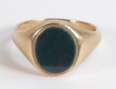 Gents hallmarked 9ct gold set oval bloodstone Ring size Z weight 7.38g.