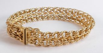 Fancy link 9ct gold hallmarked yellow gold bracelet measuring 18.5cm (wearable length) x 1.2cm wide.