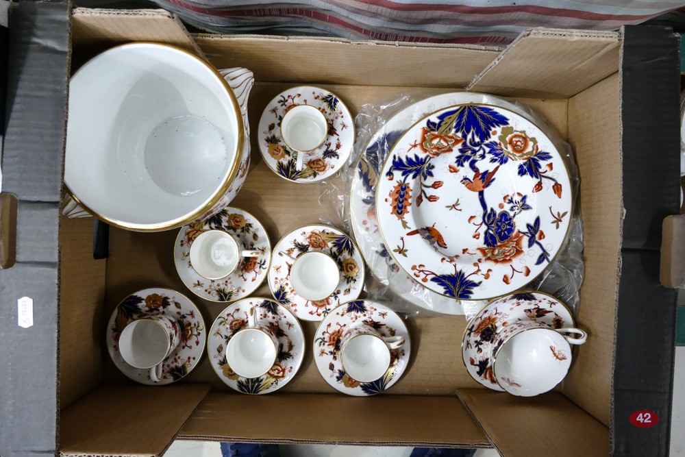 Coalport Hong Kong to include 6 coffee cans and saucers, cup & saucer, 4 rimmed bowls, 1 dinner - Image 2 of 3