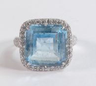 Large aquamarine & diamond cluster ring, set in 18ct white gold. Set numerous small diamonds