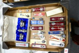 A mixed collection of items to include boxed silver plated condiment set & similar Collectors spoons