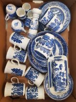 A collection of decorative wall plates to include Royal Doulton, Masons ironstone etc ( 1tray)