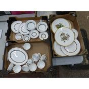 A mixed collection of Wedgwood Insignia dinner ware items to include dinner plates, cups and