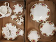 Royal Albert Old Country Roses pattern tea and dinnerware items to include large tea pot, 6 dinner