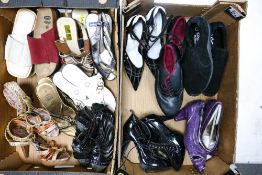 A collection of lightly used ladies shoes & Sandals (2 trays)