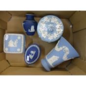 Wedgwood Queensware and Jasperware items to include Vases and lidded Trinket Pots (5)