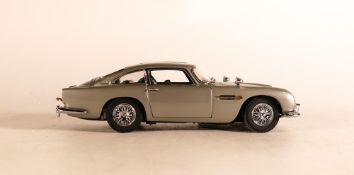 Danbury Mint James Bond 007 Aston Martin DB5, with drop down back lights, gun turrets & emergency