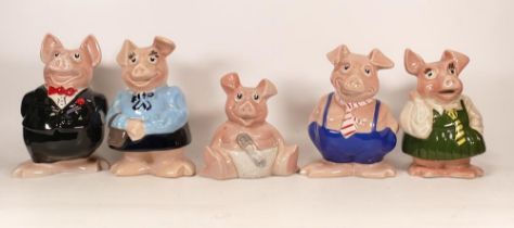 Five wade Natwest 'piggy' banks (5)