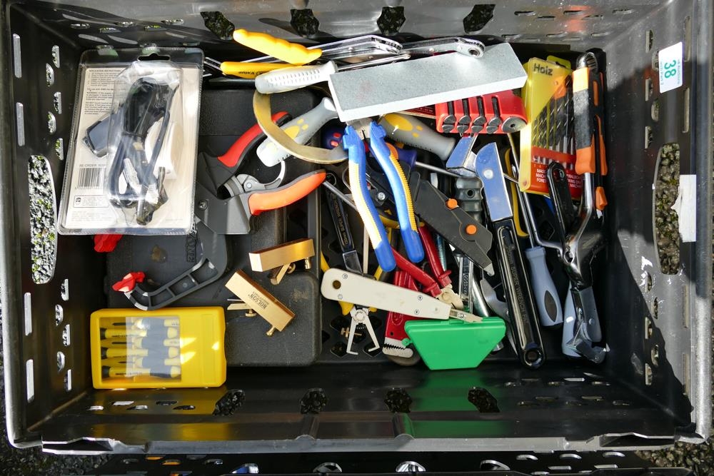 A collection of mainly unused hand tools including screwdrivers, spanners, pliers, etc (1 tray)