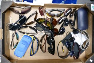 A collection of gents and ladies sunglasses including Pan Ocean, Mach One, Decentred, etc (1 tray)