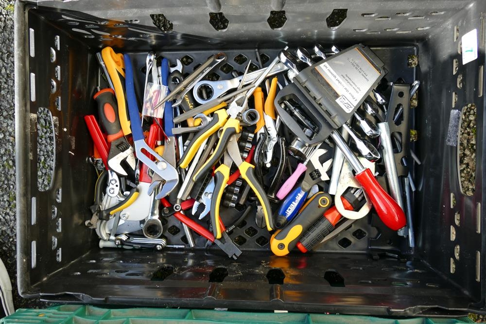 A collection of mainly unused hand tools including screwdrivers, spanners, pliers, etc (1 tray)