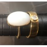 Two 18ct gold rings, both UK size O, total weight 11.2g.