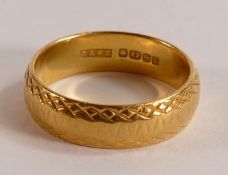 22ct gold wedding ring, size N/O, 6.5g.