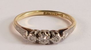 18ct three stone diamond ring, size O, 2,5g.