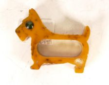 Art Deco Butterscotch Bakelite Napkin Ring in the form of a Scottish Terrier. Length: 7.2cm