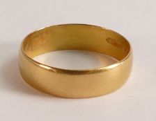 22ct gold wedding ring, size O, 3.6g.