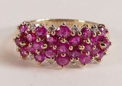 9ct gold ring, set with pink stones, size M, 3.1g.