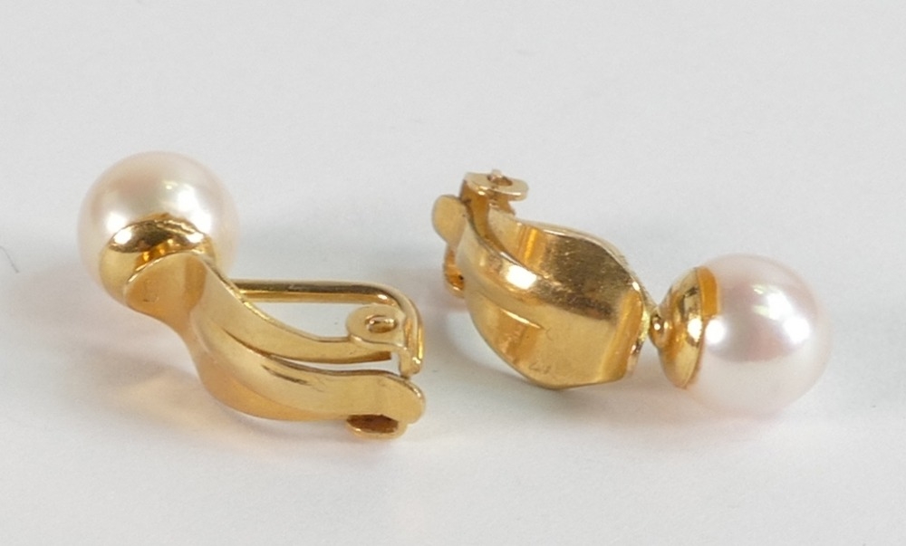 Pair 9ct gold hallmarked 7mm cultured pearl clip on earrings, weight 2.15g. - Image 2 of 2