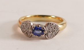 18ct diamond & sapphire ring, heart shaped diamond cluster shoulders with centre oval sapphire, size