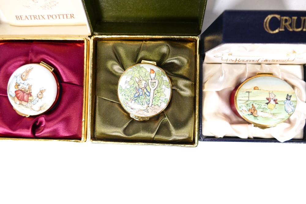 Three Beatrix Potter Crummles English Enamels to include Peter Rabbit and Family, Peter Eating - Bild 3 aus 4