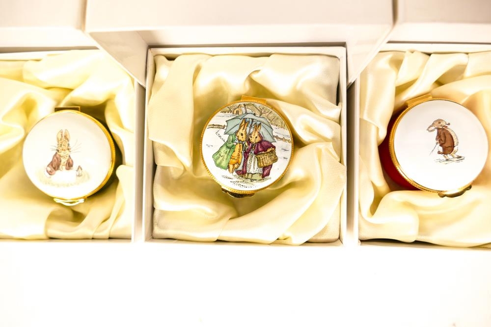 Three Beatrix Potter Crummles English Enamels to include Benjamin Bunny Sitting on a Bank BP49, - Bild 3 aus 4