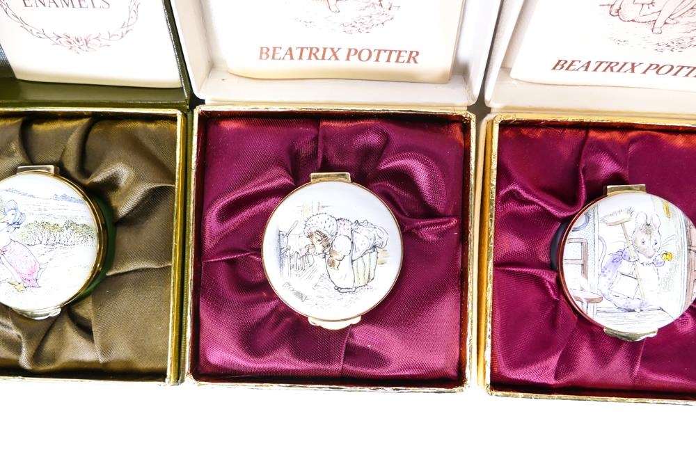 Three Beatrix Potter Crummles English Enamels to include Jemima Puddleduck BP1, Hunca Munca sweeping - Bild 3 aus 4