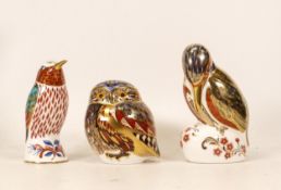 Three Royal Crown Derby paperweights, King Fisher, Humming Bird & Owl, gold stopper, boxed(3)