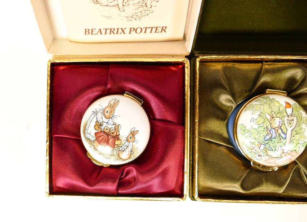 Three Beatrix Potter Crummles English Enamels to include Peter Rabbit and Family, Peter Eating - Bild 2 aus 4