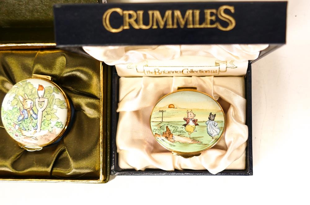 Three Beatrix Potter Crummles English Enamels to include Peter Rabbit and Family, Peter Eating - Bild 4 aus 4